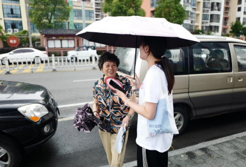 温医大“红石榴”实践团:以“互嵌式社会”赋能基层治理,共绘民族团结“同心圆”——av解说
暑期实践团探索民族地区基层治理新路径