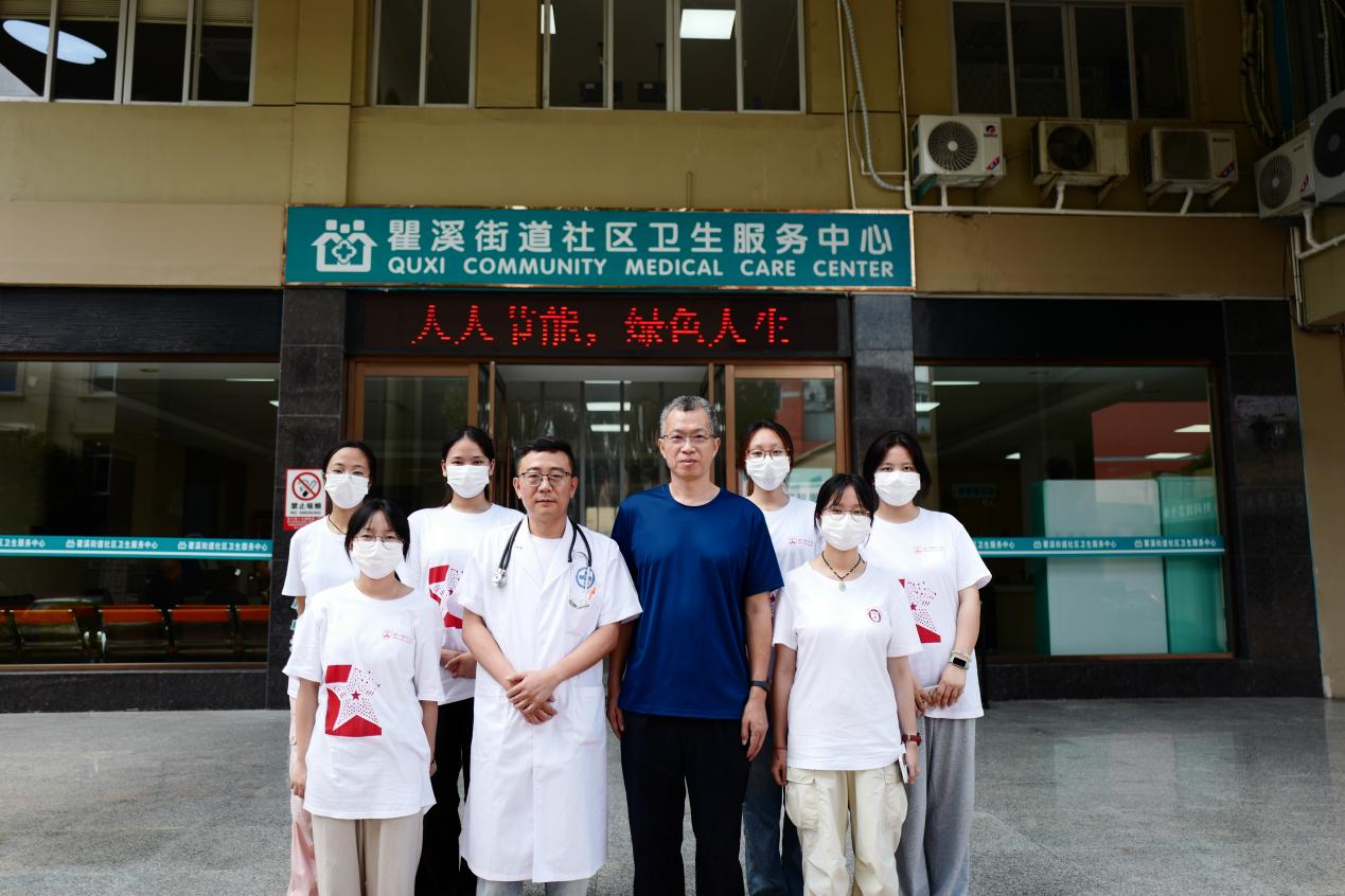 “红石榴”守护“夕阳红”，杏林情暖体检行